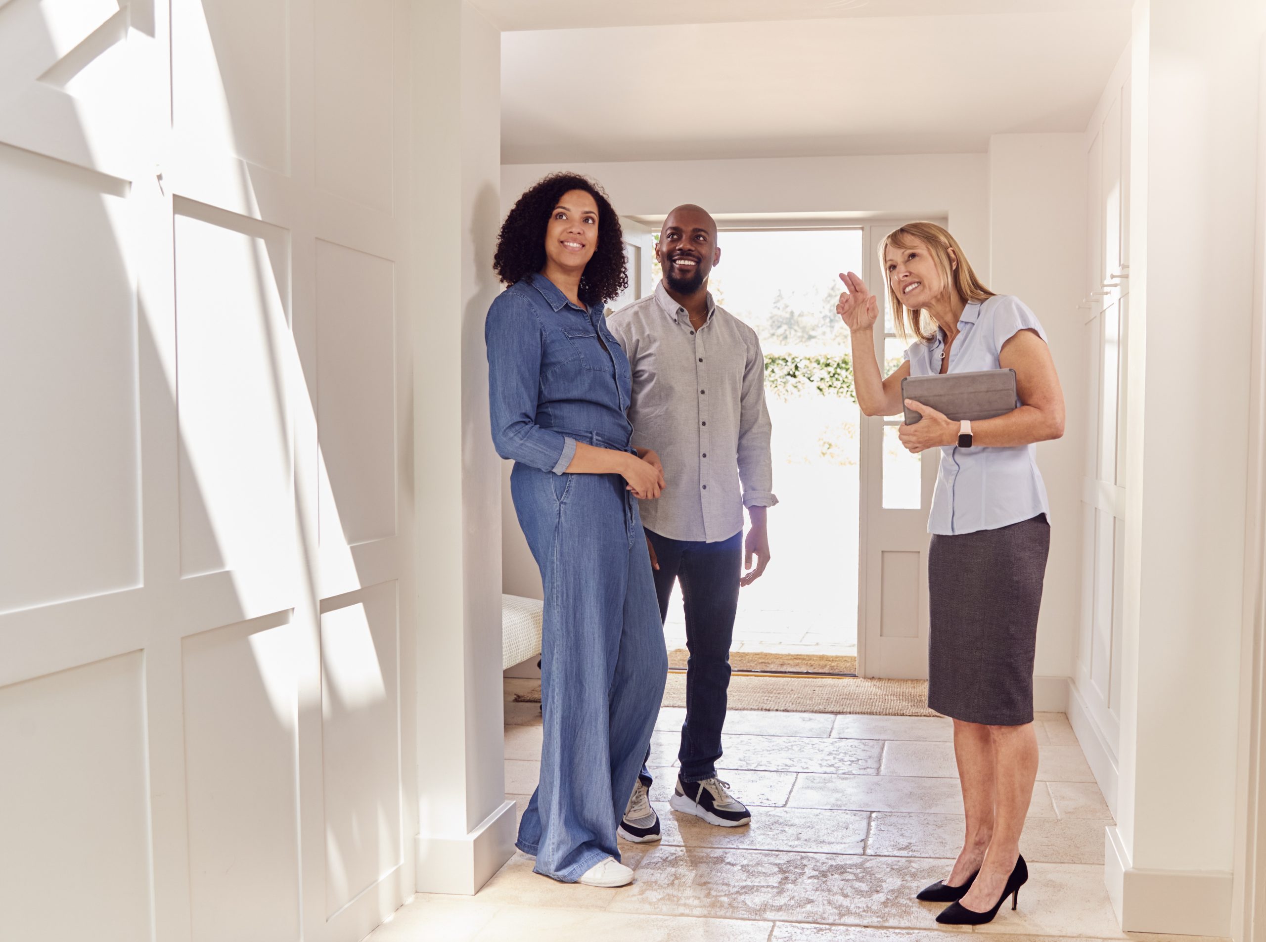 Read more about the article Bridging Loans Uncovered: A Seamless Transition to Your New Home