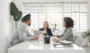 Read more about the article Navigating the Switch: Key Considerations When Changing Lenders in Today’s Market