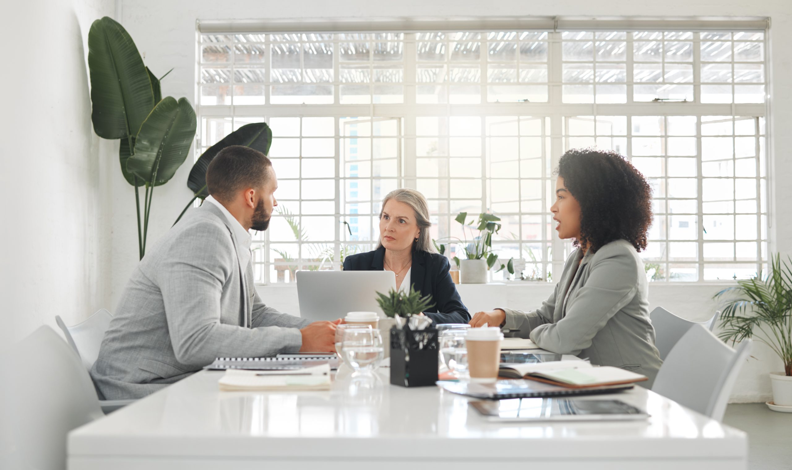 Read more about the article Navigating the Switch: Key Considerations When Changing Lenders in Today’s Market
